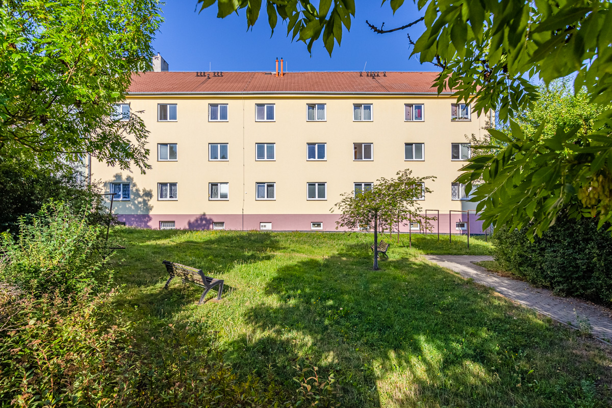 Prodej bytu 2+kk 28 m², Malinovského, Rakovník