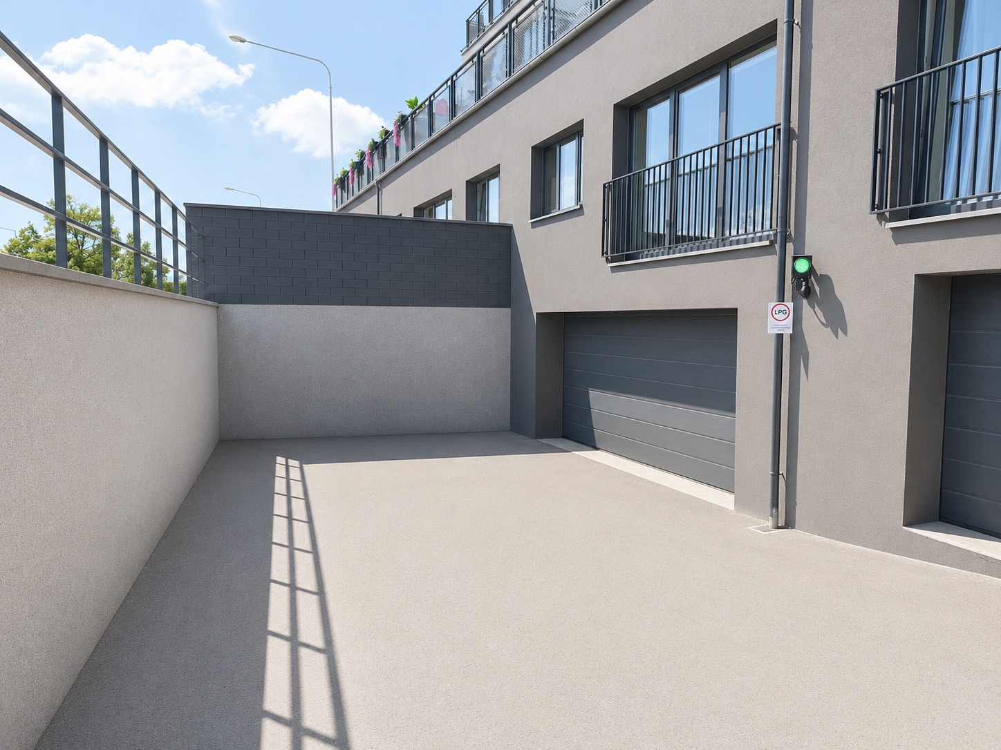 Pronájem garážové stání 15m2, Arménská, Kladno