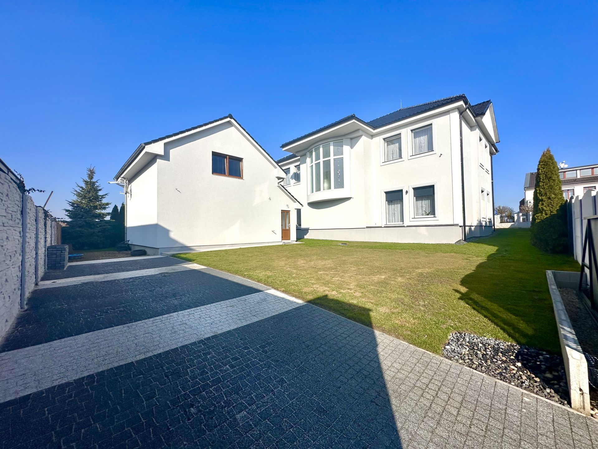 Pronájem domu Veleň