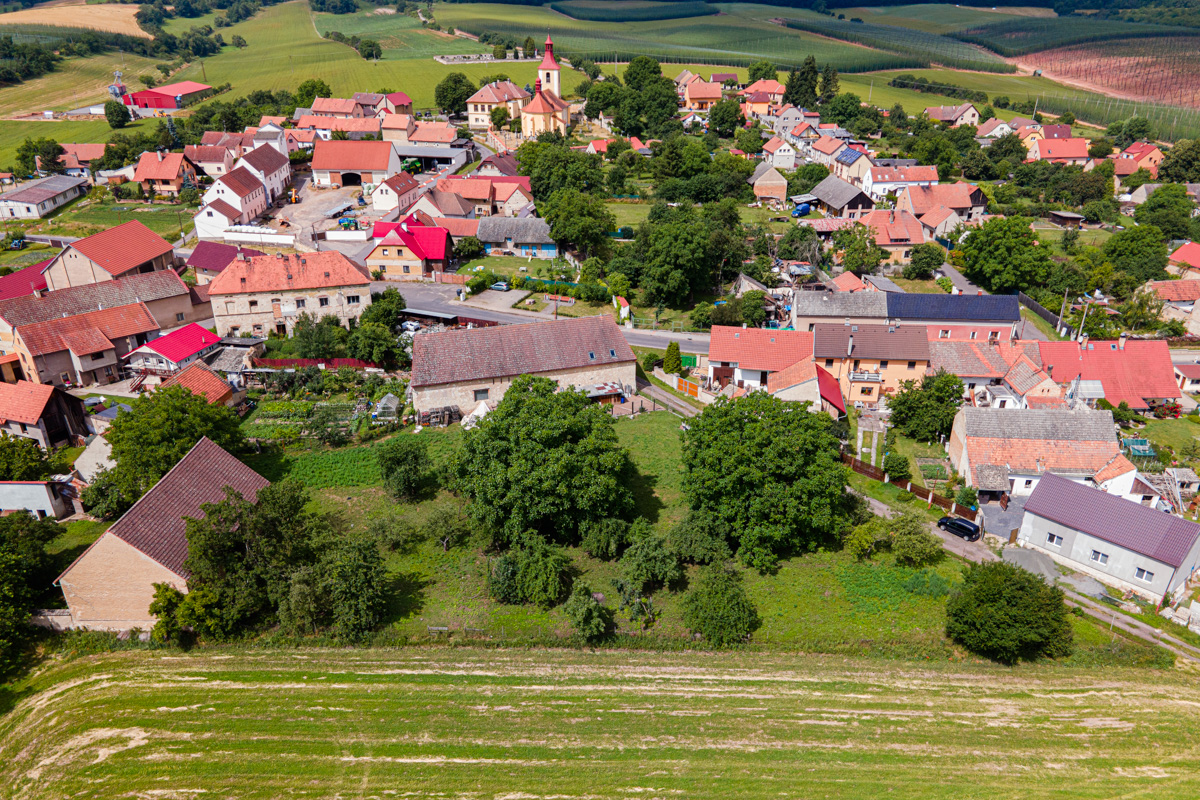 Prodej stavebního pozemku 1 796 m²